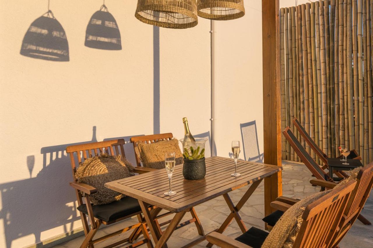 Kallia'S Suites Milos Adamantas  Bagian luar foto